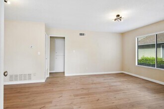 10504 Caminito Sulmona in San Diego, CA - Building Photo - Building Photo