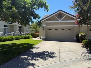 3233 Corte Granada in Fairfield, CA - Building Photo - Building Photo