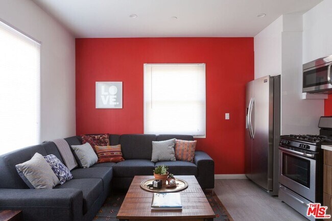 2716 Ellendale Pl in Los Angeles, CA - Building Photo - Building Photo