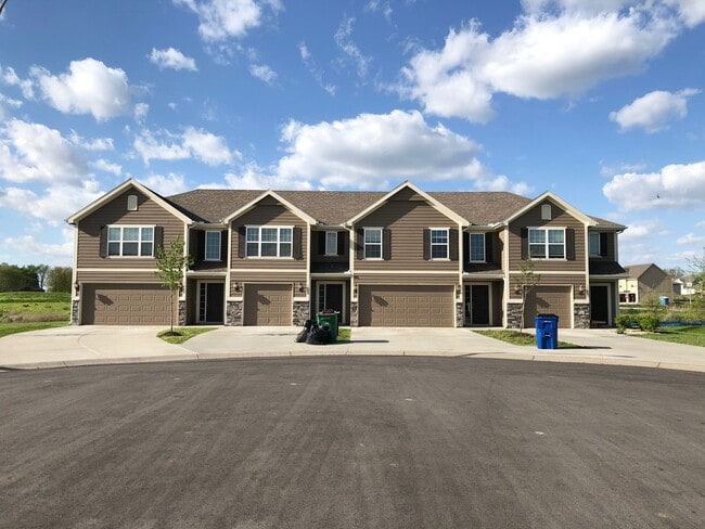 1542 NE Erin Ct in Grain Valley, MO - Building Photo - Building Photo