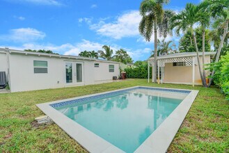 340 Summa St in West Palm Beach, FL - Building Photo - Building Photo
