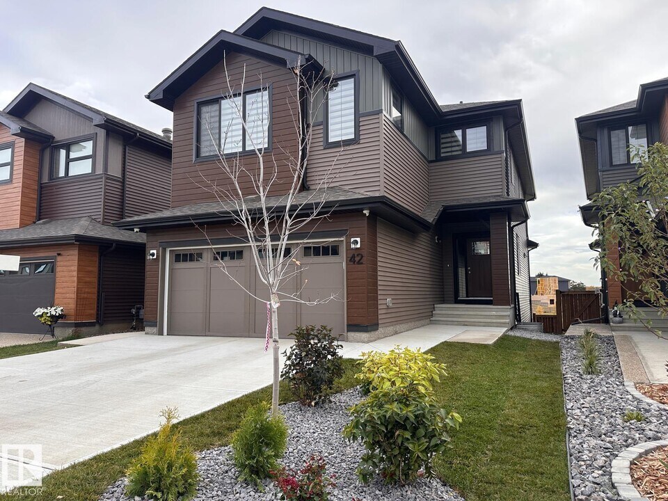 42 Tilia Pl in Spruce Grove, AB - Building Photo