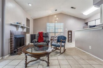 5913 Lake Hubbard Pkwy in Garland, TX - Building Photo - Building Photo