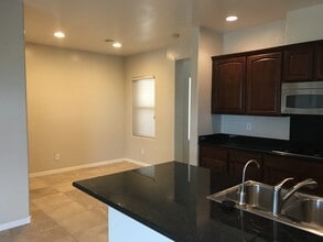 8833 Sherwood Park Dr in Las Vegas, NV - Building Photo - Building Photo