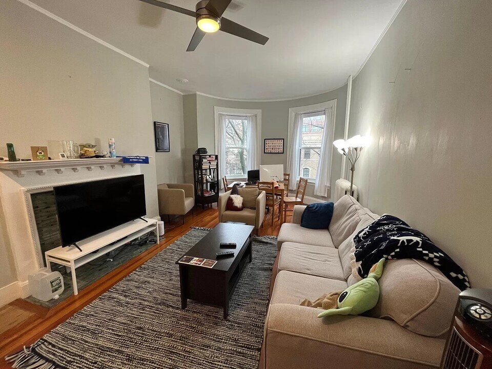 188 Bay State Rd, Unit #5 in Boston, MA - Foto de edificio