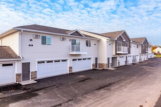 Lightning Drive Apartments in Appleton, WI - Building Photo - Building Photo