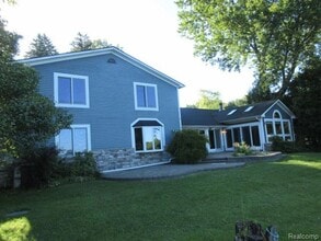 4870 Lakeview Blvd in Clarkston, MI - Building Photo - Building Photo