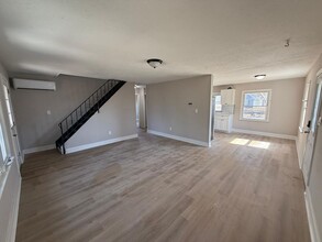 55 Beaverdale Ln in Willingboro, NJ - Foto de edificio - Building Photo