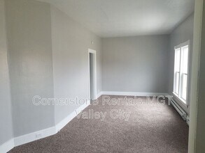 205 3rd Ave SE in Valley City, ND - Building Photo - Building Photo