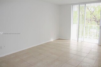 498 NW 165th St in Miami, FL - Building Photo - Building Photo