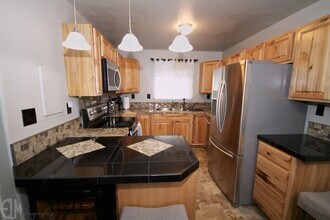 5540 Four Winds Dr in Anchorage, AK - Building Photo - Building Photo
