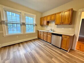 89 Grove St in Belmont, MA - Building Photo - Building Photo