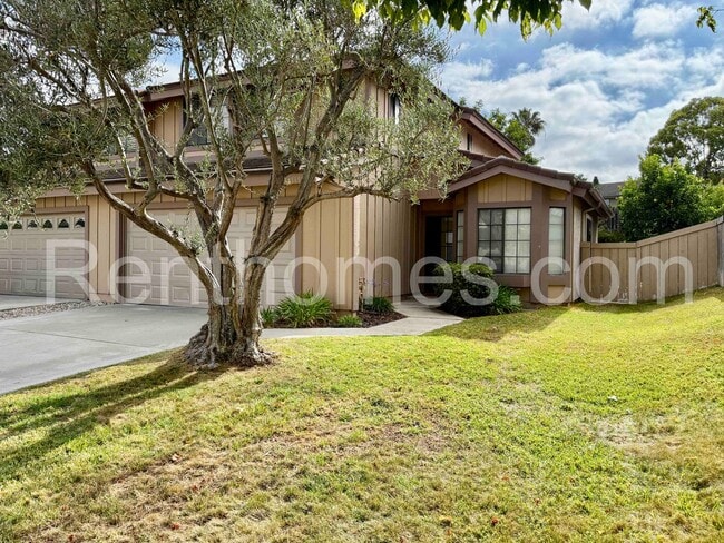 13535 Hike Ln in San Diego, CA - Building Photo - Building Photo