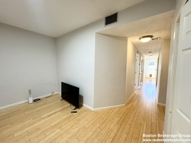 1578 Tremont St, Unit 4 in Boston, MA - Building Photo - Building Photo