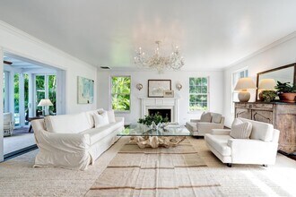 259 Queens Ln in Palm Beach, FL - Building Photo - Building Photo