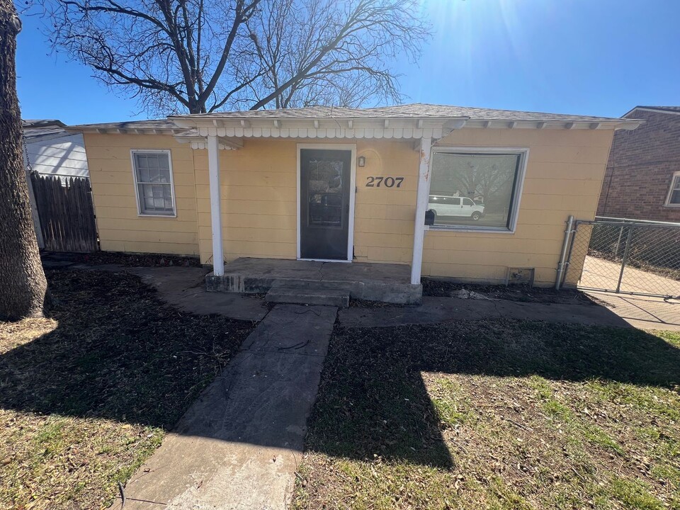 2707 36th St in Lubbock, TX - Foto de edificio