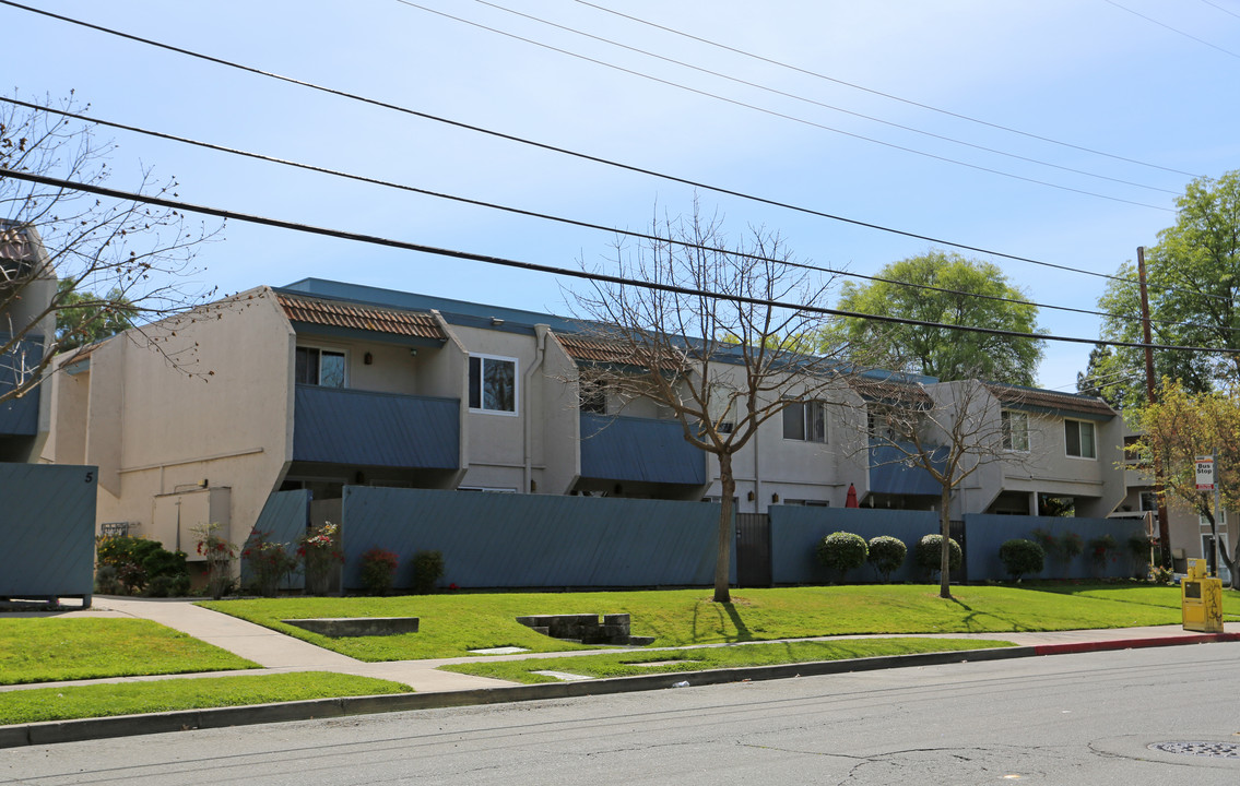 1800 Laguna St in Concord, CA - Building Photo