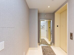 16901 Collins Ave in Sunny Isles Beach, FL - Building Photo - Building Photo