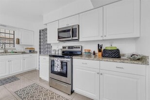 2860 NW 184th St in Miami Gardens, FL - Building Photo