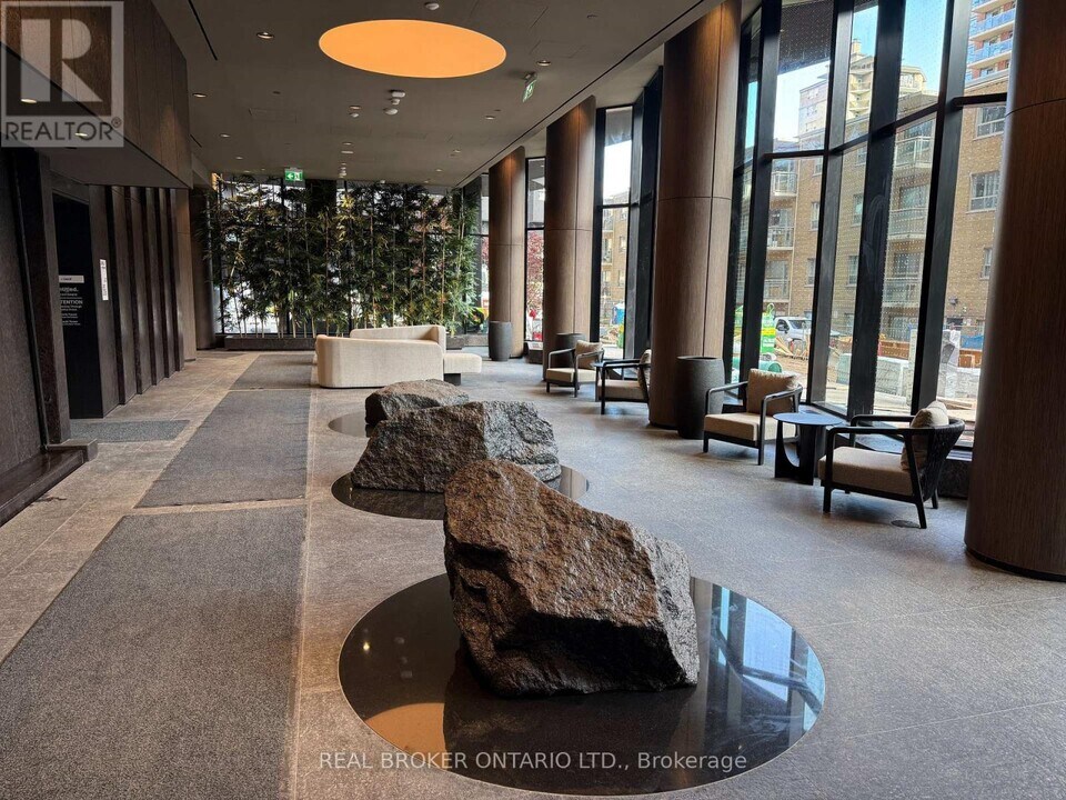 110 Broadway Ave in Toronto, ON - Building Photo