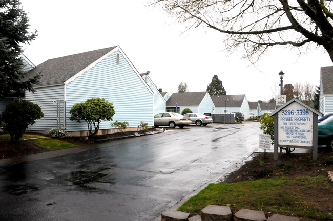 Sorgenfri and Hawthorne Park Apartments in Eugene, OR - Building Photo - Building Photo