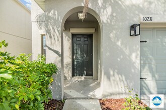 10231 Boggy Moss Dr in Riverview, FL - Building Photo - Building Photo