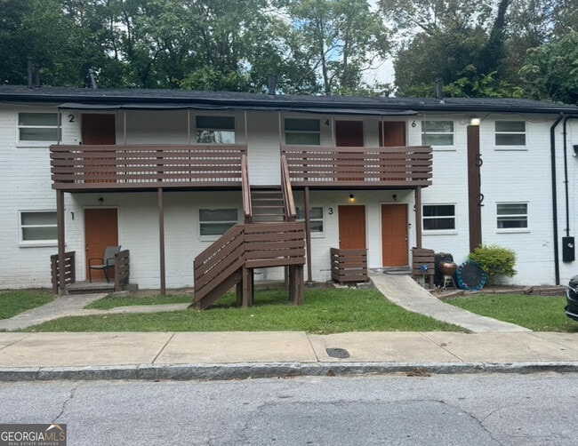 property at 512 Lindsay St NW