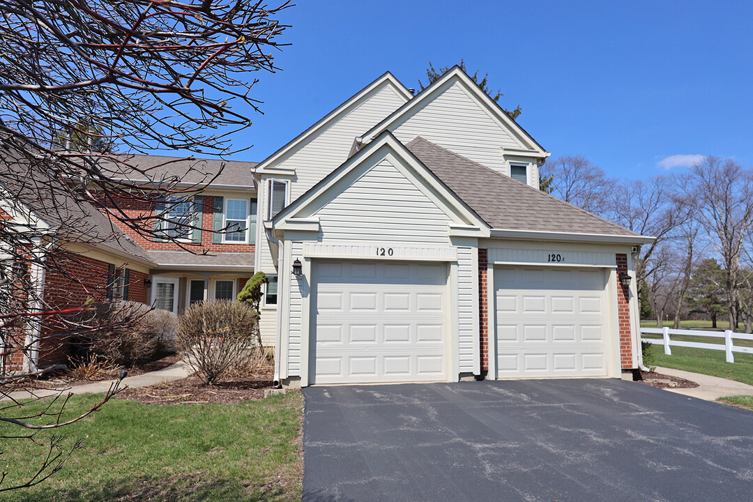 120 Inverness Ct in Elk Grove Village, IL - Building Photo