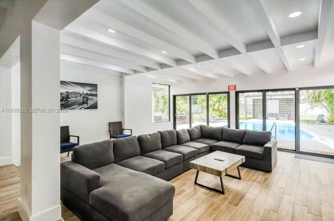 2639 Monroe St in Hollywood, FL - Building Photo