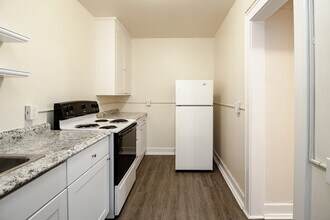 Terrace Court in Portland, OR - Foto de edificio - Building Photo