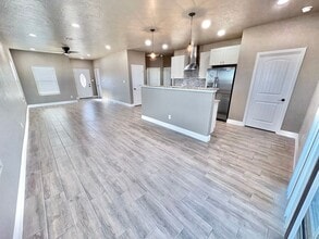 1040 E Glorietta Dr in Hobbs, NM - Building Photo - Building Photo