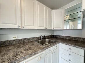 1349 N Dearborn St, Unit E11 in Chicago, IL - Building Photo - Building Photo