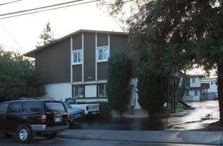 415 Del Medio Ave Apartments