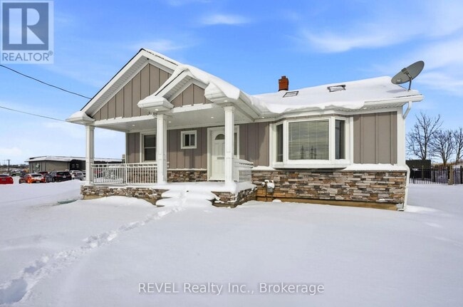 1098 Beaverdams Rd in Thorold, ON - Building Photo - Building Photo