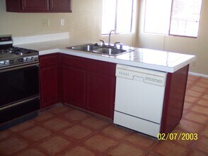 510 E Avenue Q2, Unit A in Palmdale, CA - Foto de edificio - Building Photo