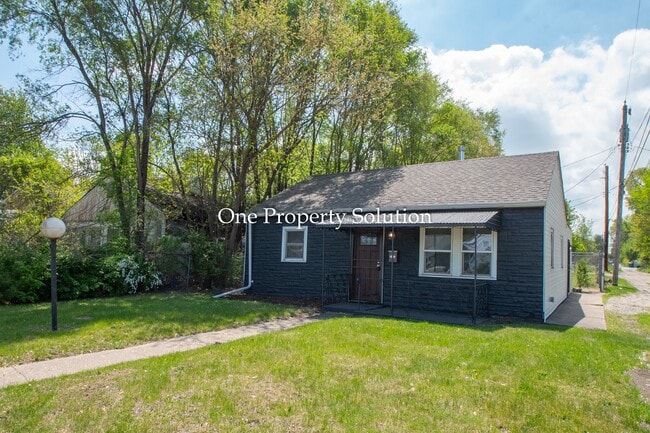 property at 825 E 14th Ave