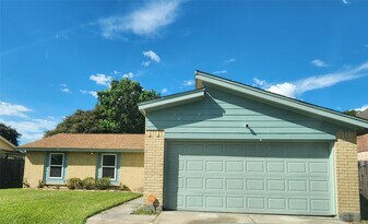 4906 Valleyview Dr in La Porte, TX - Building Photo