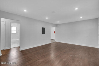 96 East Ave in Atlantic Highlands, NJ - Building Photo - Building Photo
