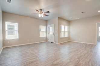 381 County Rd 306 in Jarrell, TX - Building Photo - Building Photo
