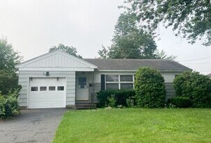 17 Marie Pkwy in Albany, NY - Building Photo