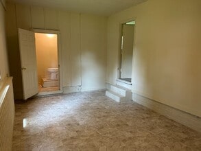 5421 Crepe Myrtle Dr in Jackson, MS - Building Photo - Building Photo