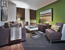 305 Roehampton Ave in Toronto, ON - Building Photo