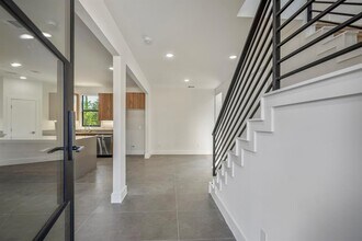10728 Twin Oak Dr in Conroe, TX - Building Photo - Building Photo