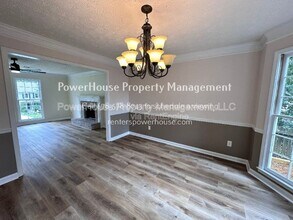 979 Sugar Crossing Ln in Sugar Hill, GA - Foto de edificio - Building Photo