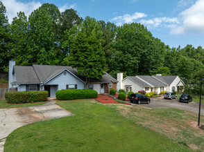 5012-5018 Village Green Way in Alpharetta, GA - Building Photo - Building Photo