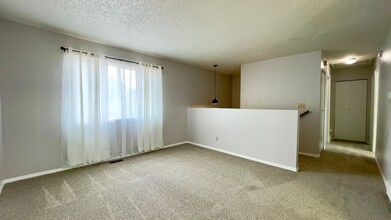 327 Iris Dr in Fountain, CO - Building Photo - Building Photo