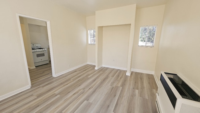 342 1/2 Douglas St in Los Angeles, CA - Building Photo - Building Photo
