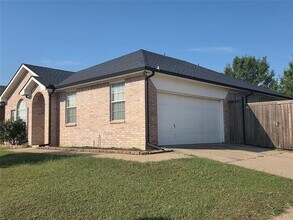 8541 Rainy Lake Dr in Fort Worth, TX - Foto de edificio - Building Photo