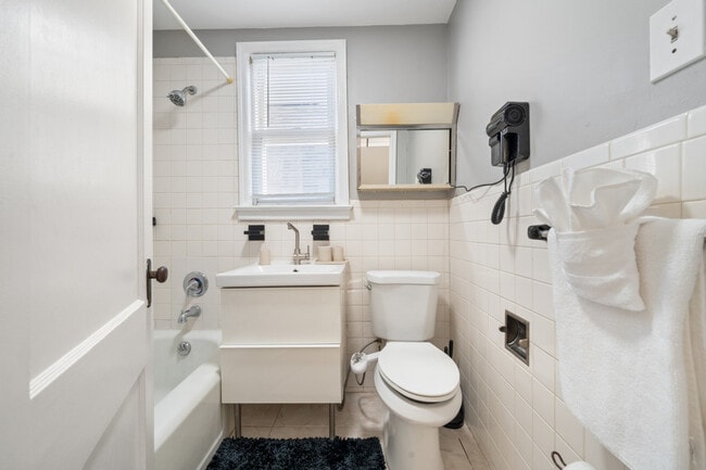 18 W 40th St in Bayonne, NJ - Building Photo - Building Photo