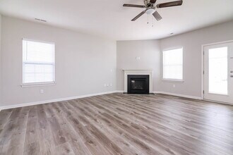 36 W Painted Way in Clayton, NC - Foto de edificio - Building Photo